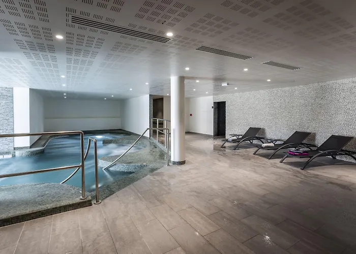 Nemea Les Hauts De Milady 4*