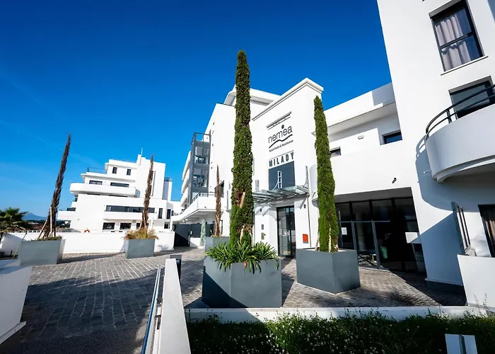 Nemea Les Hauts De Milady 4*